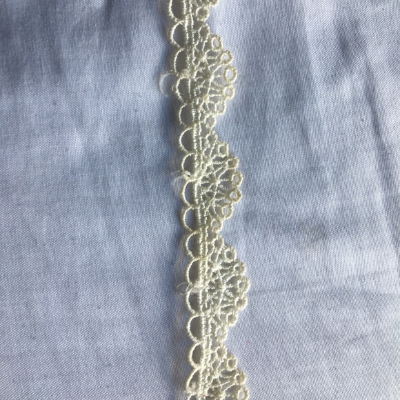 White Lace Choker - Picture 1 of 7